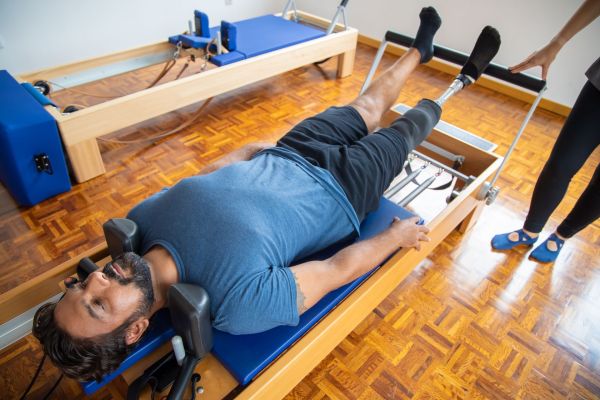 Les Bienfaits du Pilates Reformer pour la Rééducation Posturale : Exercices Essentiels à Découvrir